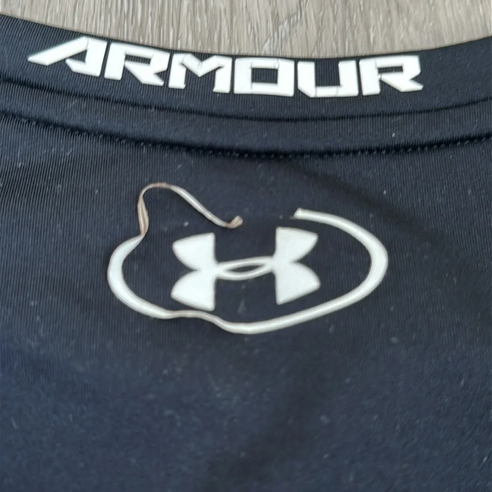 Under Armour Kids Black Long Sleeve Shirt size Medium